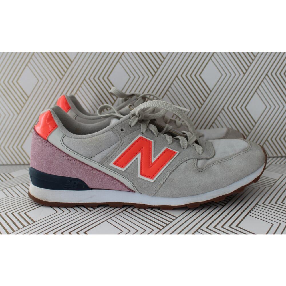 New Balance 696 Women’s Athletic Shoes Beige Pink Orange Size 9 Pre-Owned